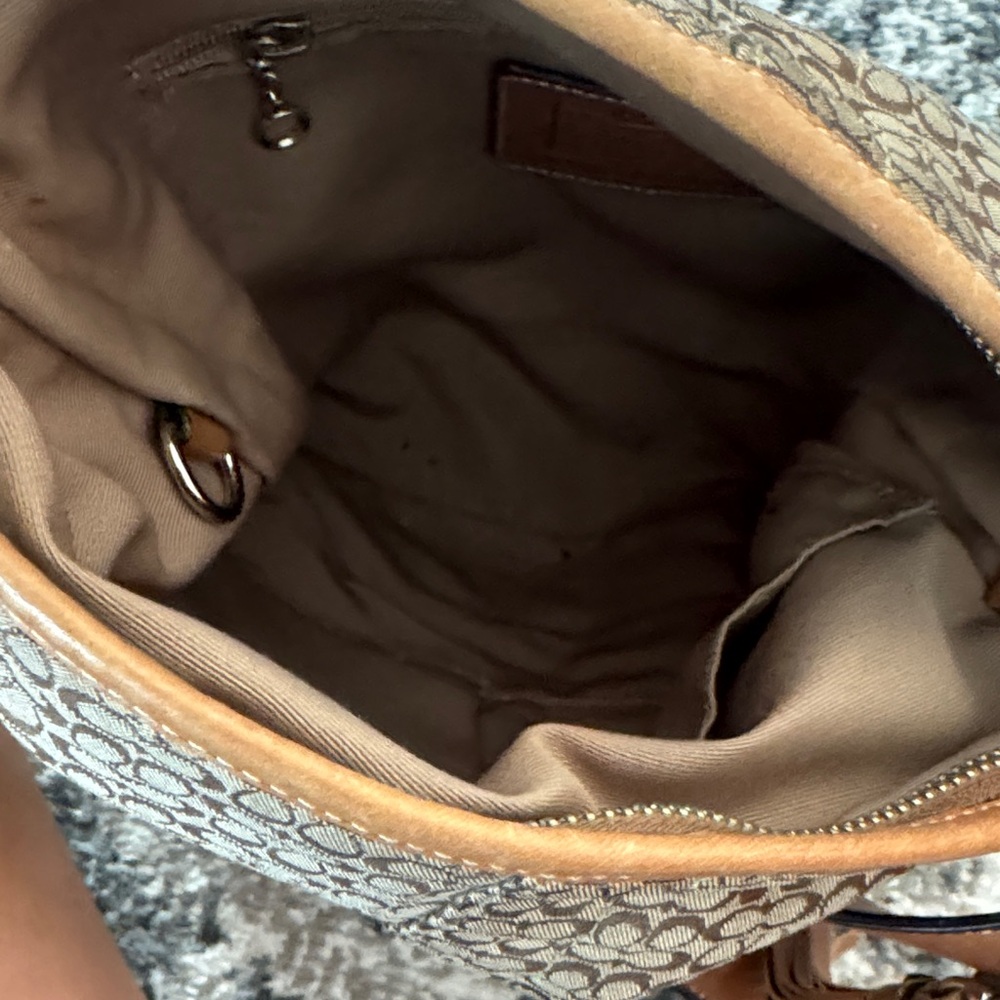 Vintage Coach Tan and Brown Signature Shoulder Bag - Picture 8 of 8